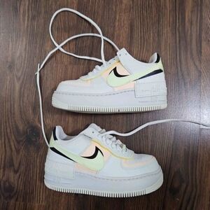 2020 womans Air force 1 shadow "white crimson tint"